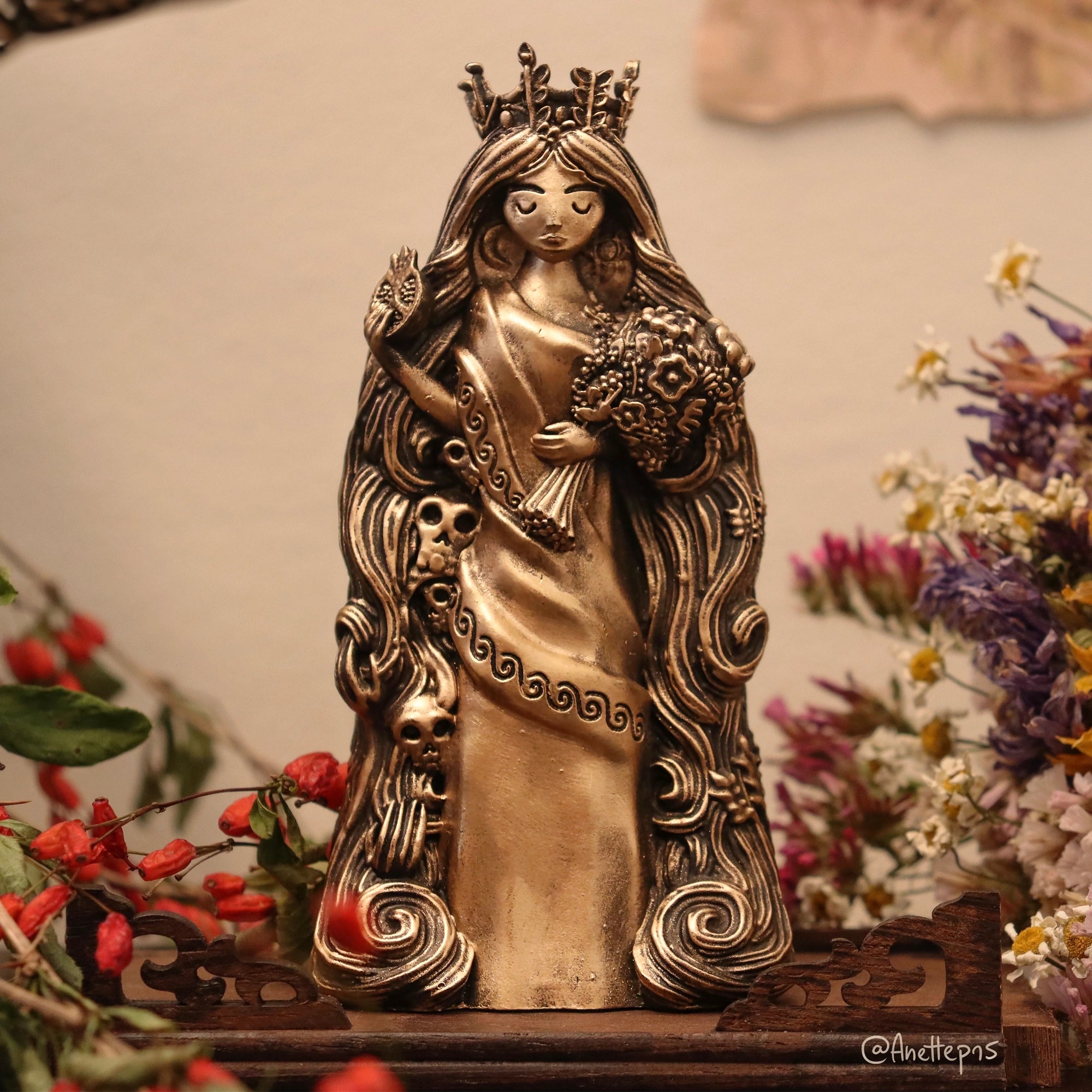 Altar Statue, Goddess offers Statue